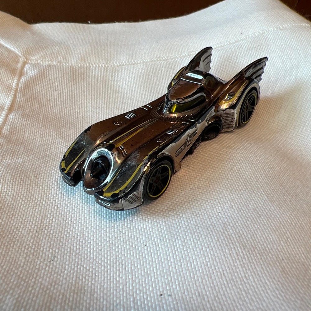 HotWheels Chrome Batmobile B3542